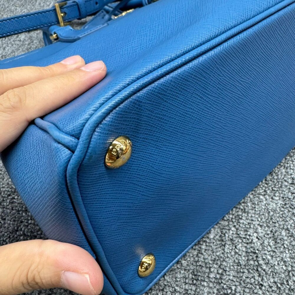Prada Galleria Small Leather Shoulder Bag 660-071325 - Picture 5 of 13
